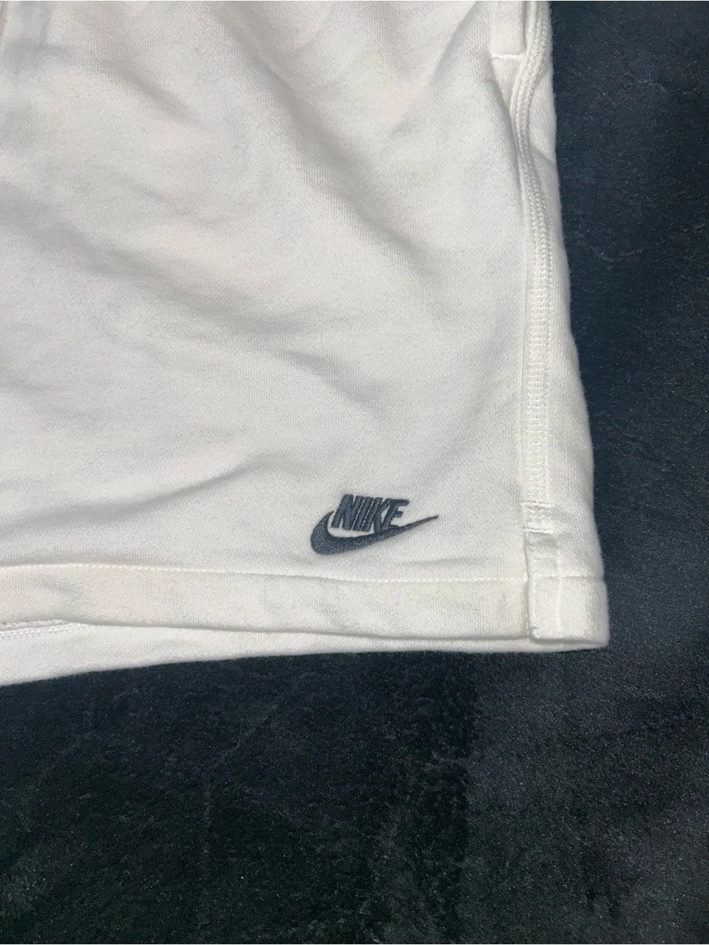 Nike Club Flow Black Logo Fleece Off White Shorts 5 In Men Size Small FN3520-133